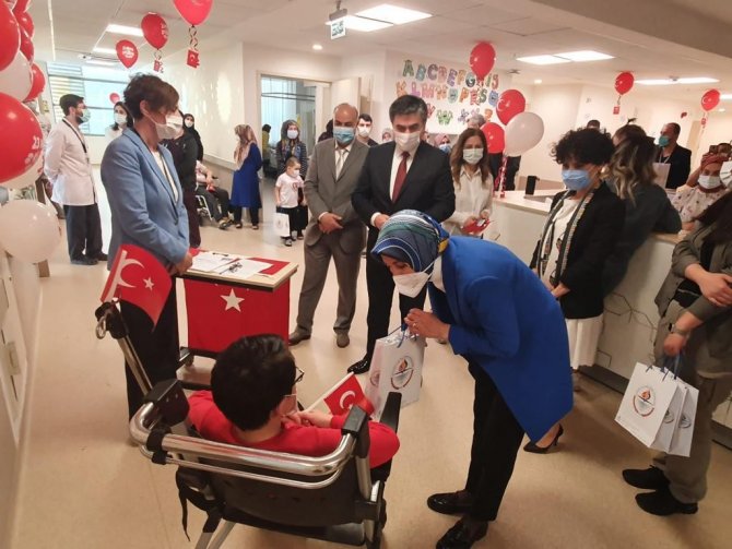Göztepe Prof. Dr. Süleyman Yalçın Şehir Hastanesi’nde Tedavi Gören Öğrencilere Moral Veren Ziyaret