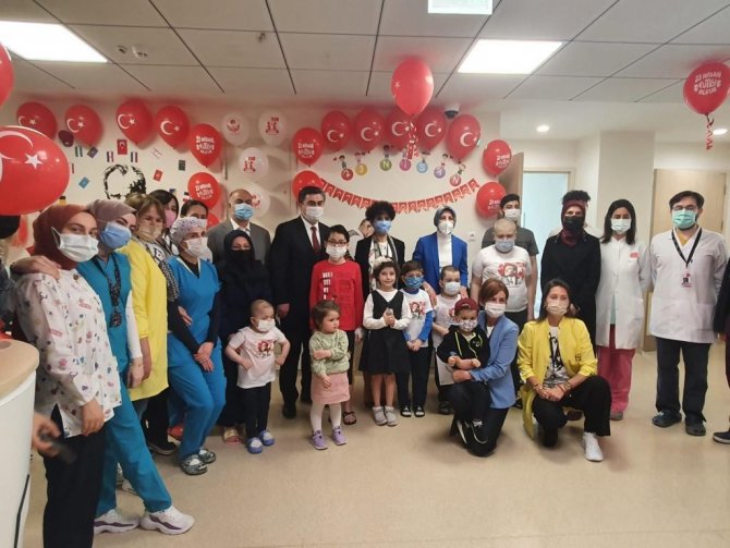 Göztepe Prof. Dr. Süleyman Yalçın Şehir Hastanesi’nde Tedavi Gören Öğrencilere Moral Veren Ziyaret