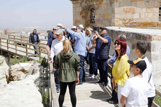 Yunan Turistlerin Kayaşehir’e İlgisi Devam Ediyor