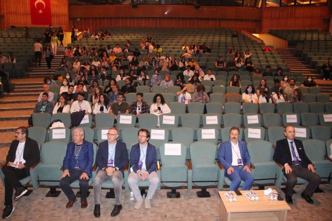 Aydın, Denizli Ve Muğla’nın Tıp Öğrencileri Genetik Sempozyumunda Buluştu