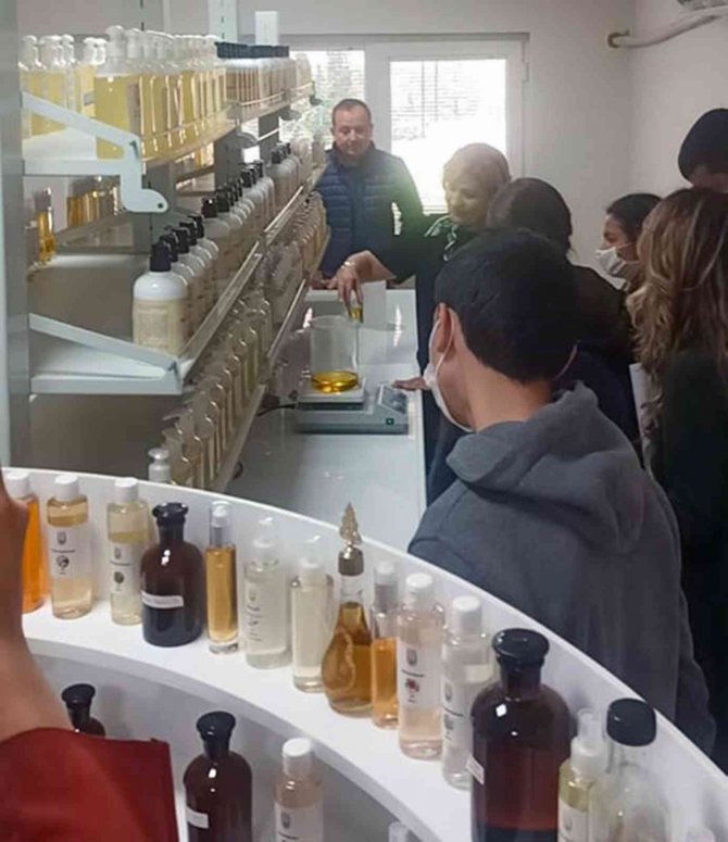 Kozmer’den Bitkisel Üretim Ve Doğal Kozmetik Üretimi Eğitimi