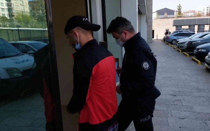 Bayılınca Kaldırıldığı Hastanede Başka Hastanın Parasını Çaldı