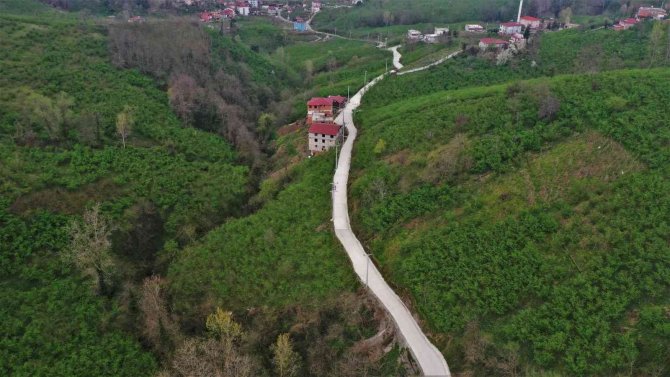 Kırsal Mahallelerde Beton Yol Çalışmaları Sürüyor