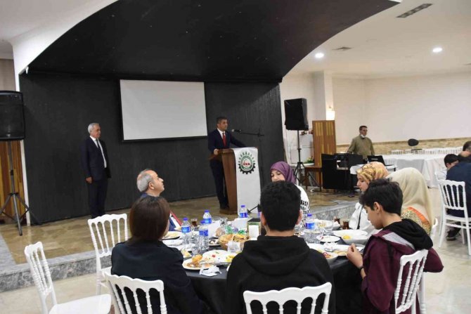 Dostek Koleji’nden Okul Müdürlerine İftar Yemeği