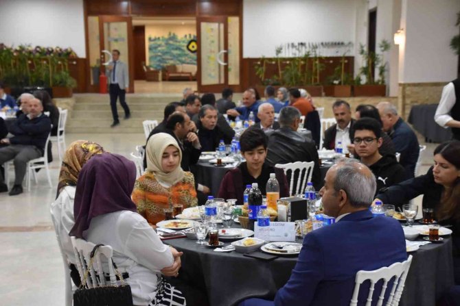 Dostek Koleji’nden Okul Müdürlerine İftar Yemeği