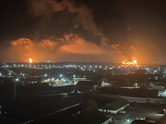 Ukrayna Sınırındaki Rus Petrol Tesislerinde Büyük Yangın