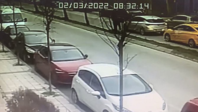 İ̇stanbul’da Trafikte Korku Dolu Anlar: Çocuklu Kadına Aracın Önünü Kesip Dehşeti Yaşattı