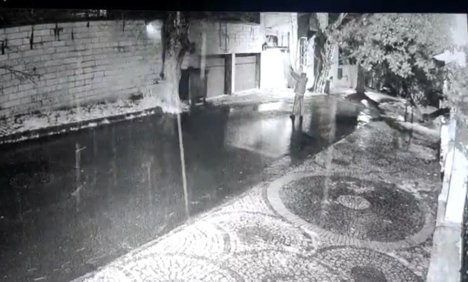 İ̇stanbul’da İş Adamının Villasına Silahlı Saldırı Kamerada