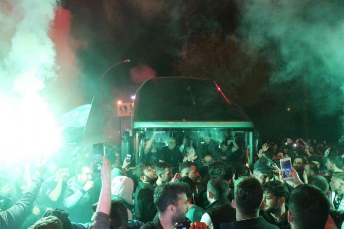 Şampiyon Takımı Tesiste Böyle Karşıladılar