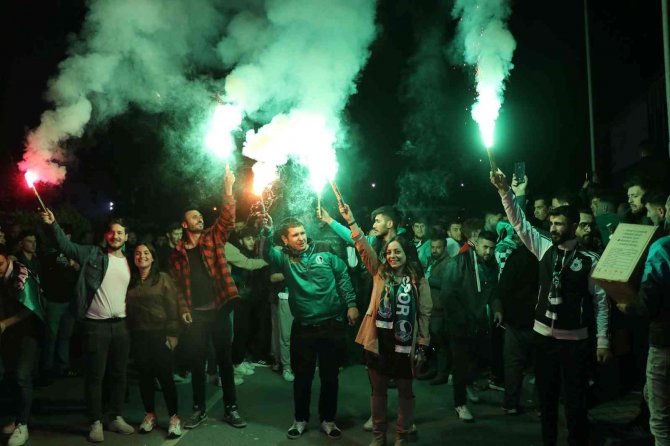 Şampiyon Takımı Tesiste Böyle Karşıladılar