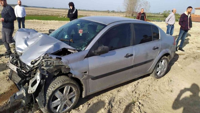 Samsun’da Otomobil İle Traktör Çarpıştı: 4 Yaralı