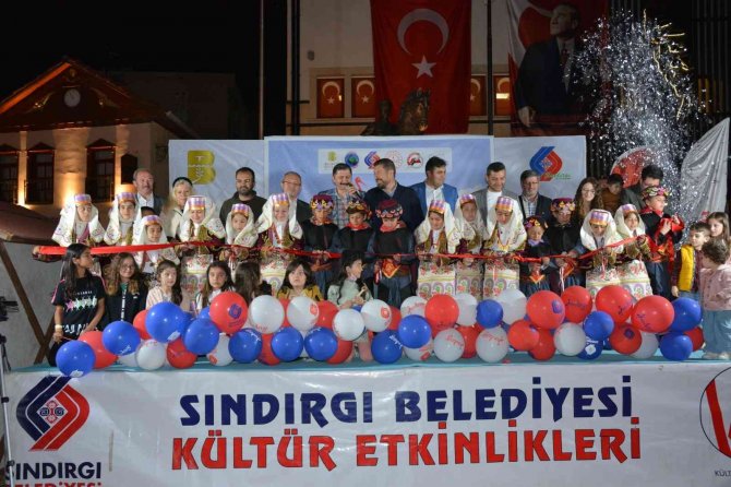Sındırgı 4. Kitap Fuarı Ziyaretçilerini Bekliyor