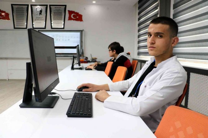 Nuri Demirağ’ın Torunları 5 Kilometre Menzilli Roket Geliştiriyor