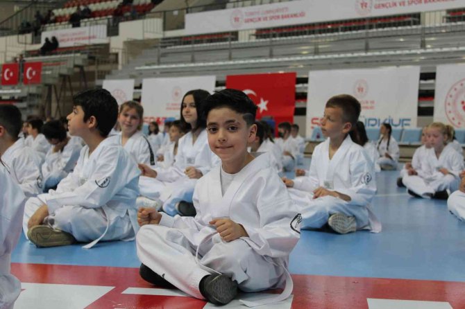Geleceğin Tekvando Şampiyonları Kuşak Bağladı