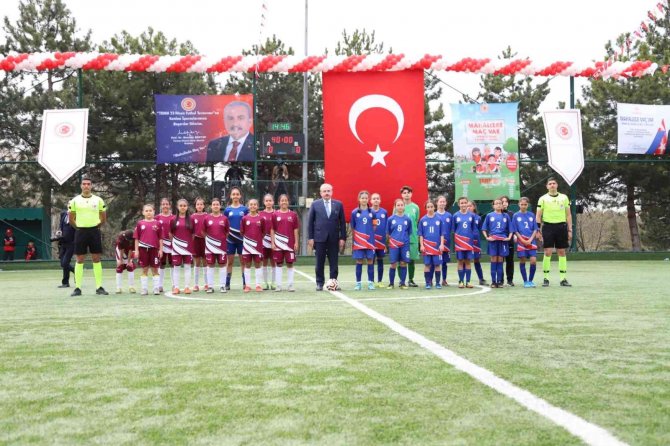 Türkiye Şampiyonu Horozkentspor, Kupasını Tbmm Başkanından Aldı