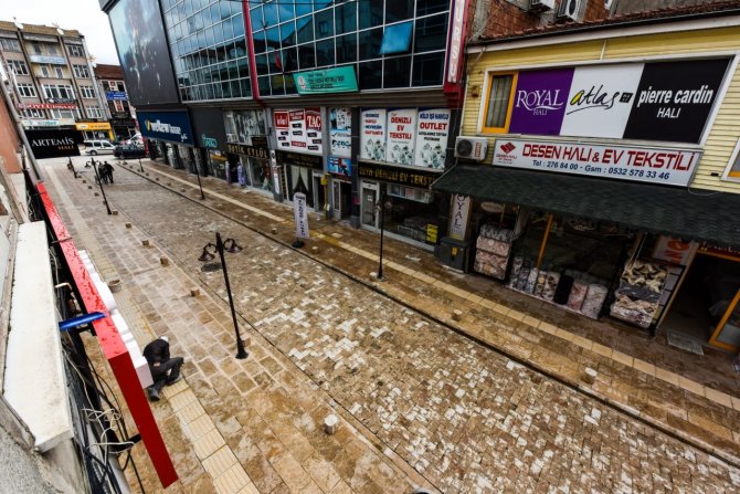 Turhal Caddeleri Traverten Taşlarla Yenileniyor