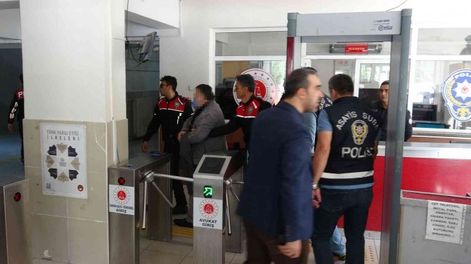 İ̇ş Vaadiyle 160 Kişiyi Dolandırdılar, Polisten Kaçamadılar