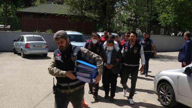 İ̇ş Vaadiyle 160 Kişiyi Dolandırdılar, Polisten Kaçamadılar