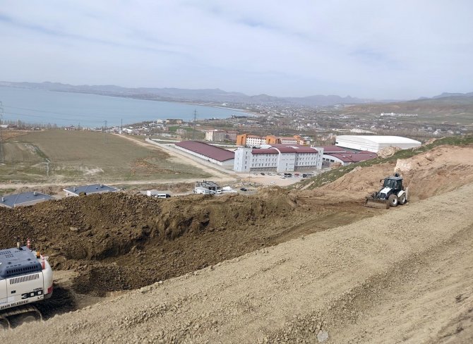 Toprak Kayması Olan Yolda Çalışmalar Devam Ediyor