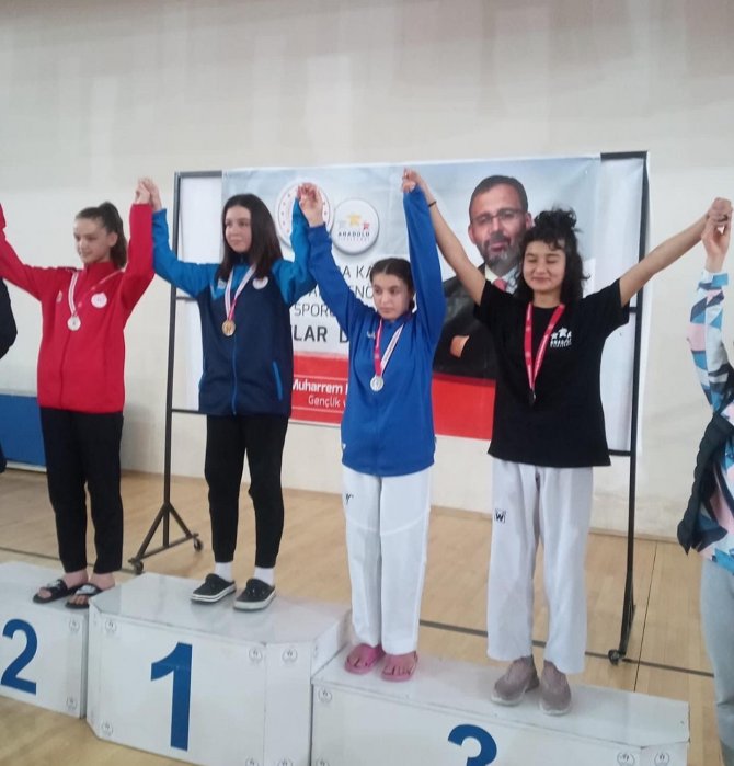 Yunusemreli Alanur Uşak’tan Gümüş Madalya İle Döndü