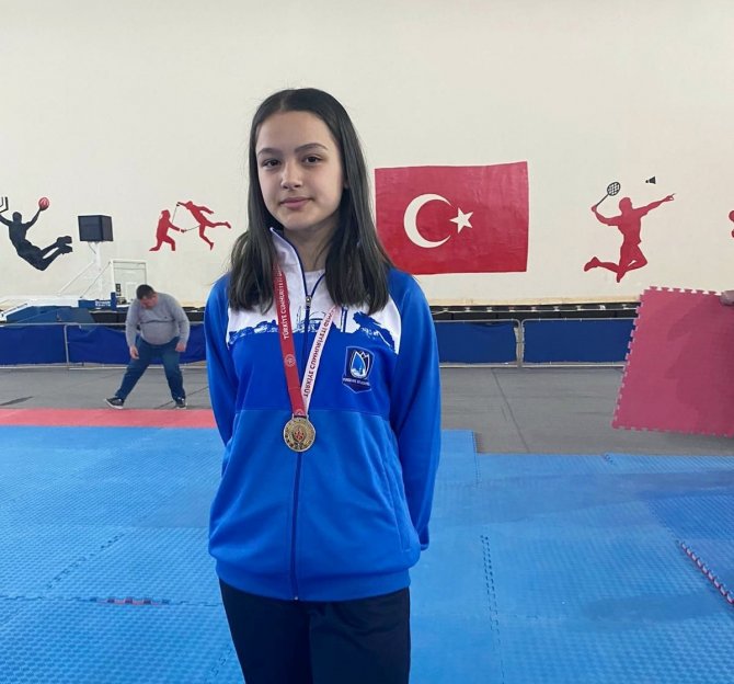 Yunusemreli Alanur Uşak’tan Gümüş Madalya İle Döndü