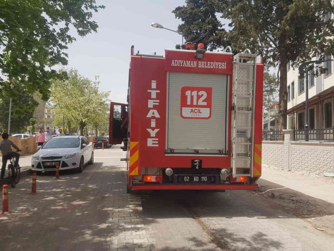 Parktaki Yangın İhbarı Ekipleri Harekete Geçirdi
