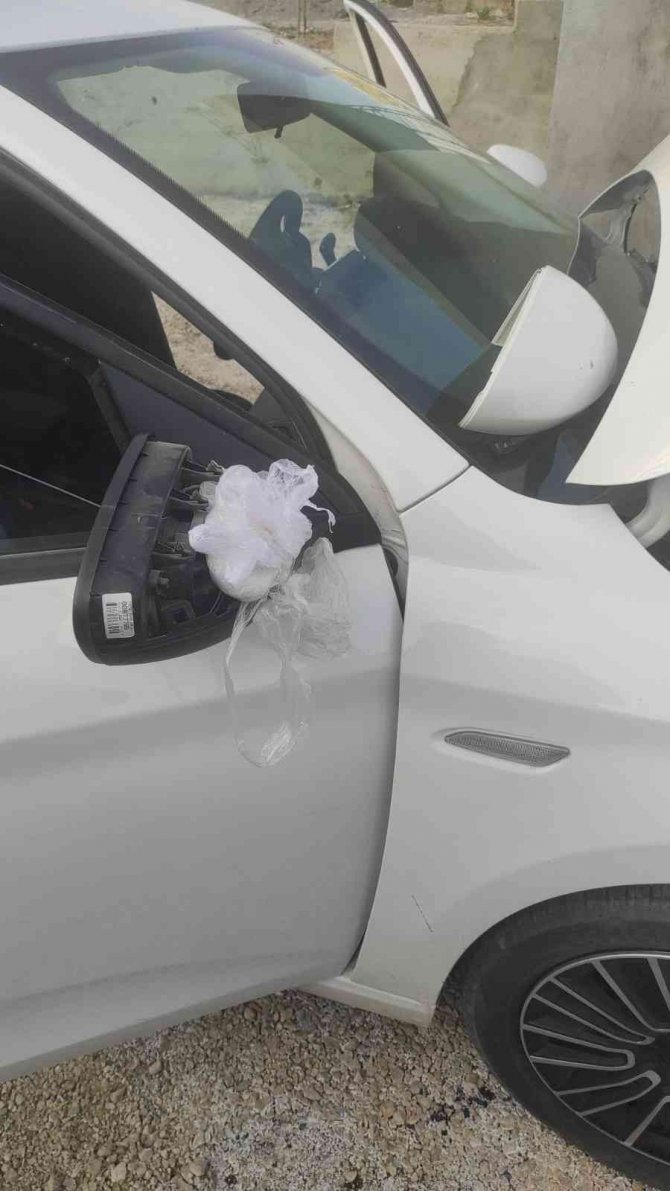 Uyuşturucuyu Otomobilin Aynasına Sakladılar