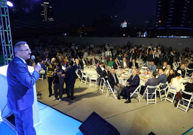 Ak Parti İ̇zmir’den ‘Dünden Bugüne Yol Arkadaşlarımızla Vefa İ̇ftarı’ Programı