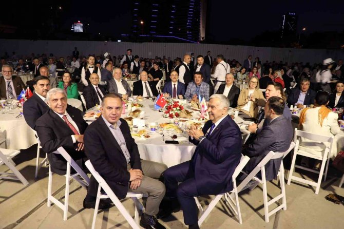 Ak Parti İ̇zmir’den ‘Dünden Bugüne Yol Arkadaşlarımızla Vefa İ̇ftarı’ Programı