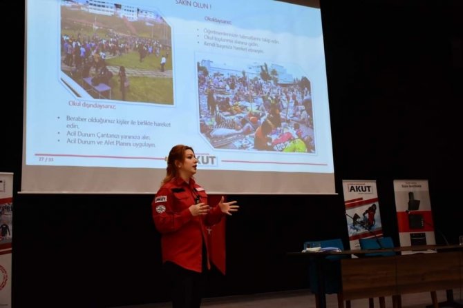 Akut Eskişehir Ekibinden Öğrenciler İçin Deprem Semineri