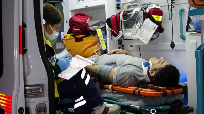 Alkollü Sürücü Çam Ağacına Çarptı: 1’i Ağır 2 Yaralı