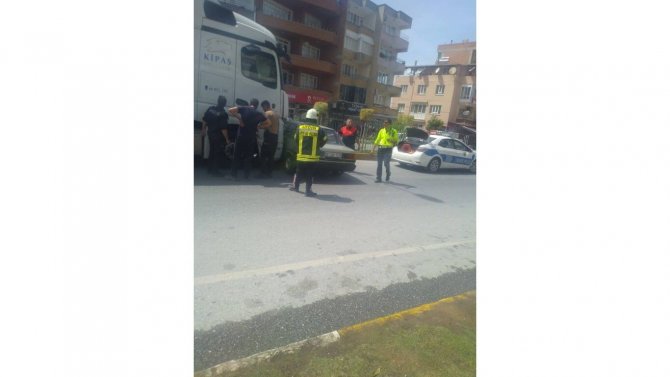 Önüne Aldığı Aracı Metrelerce Sürükledi
