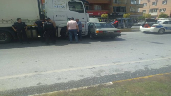 Önüne Aldığı Aracı Metrelerce Sürükledi
