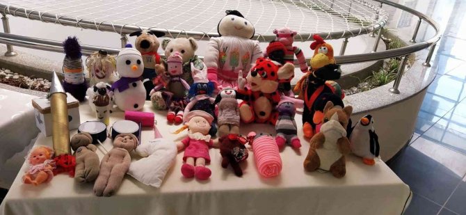 Atıklardan Yapılan Oyuncaklar Çocukları Sevindirdi