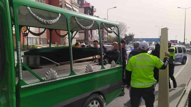 Bakırköy’de Feci Kaza, Bariyerlere Çarpan Motosikletli Hayatını Kaybetti