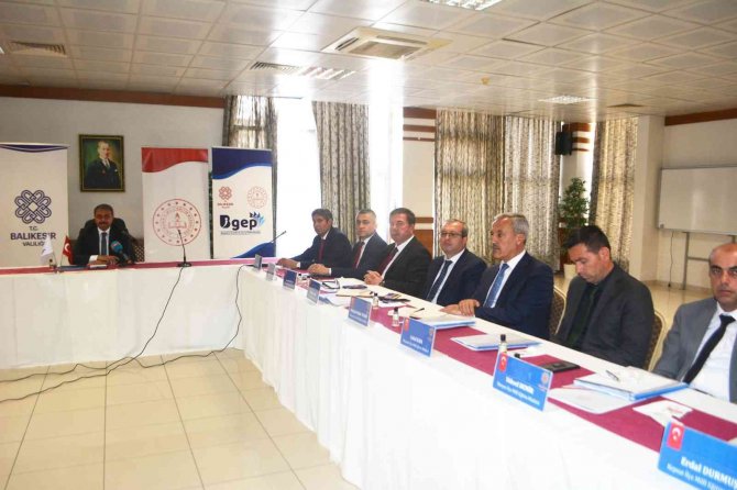 (Emrah Bu Haberi̇ Kısaltalım.) Vali Şıldak, “Ayvalık’ta Fen Lisesi Fikrini Destekliyorum”