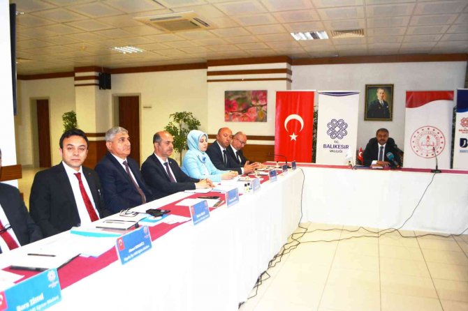 (Emrah Bu Haberi̇ Kısaltalım.) Vali Şıldak, “Ayvalık’ta Fen Lisesi Fikrini Destekliyorum”