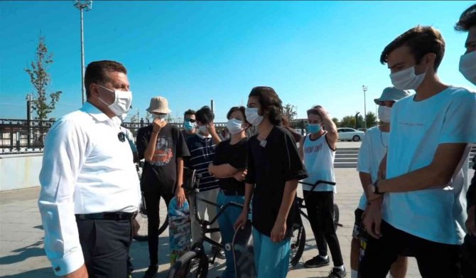 Başkan Yılmaz’dan Gençlere Kaykay Parkı