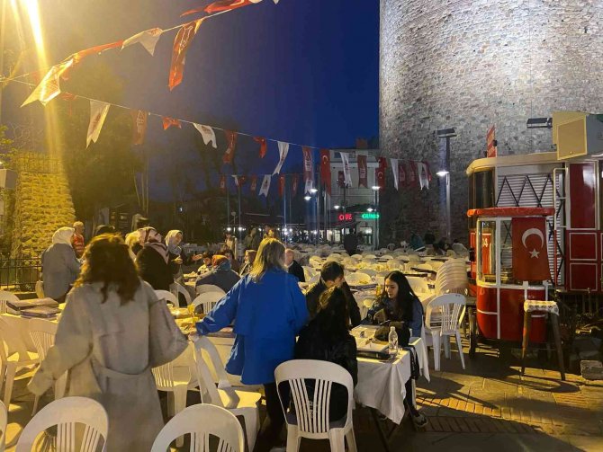 Galata Kulesi Çevresinde İftar Heyecanı