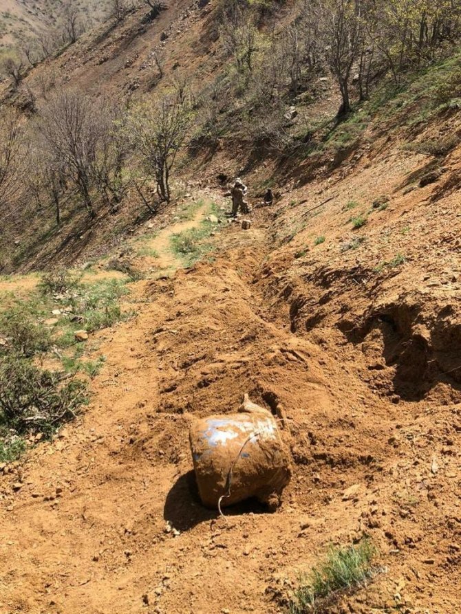 Bingöl’de 4 Düdüklü Tenceredeki 80 Kilo Eyp İmha Edildi