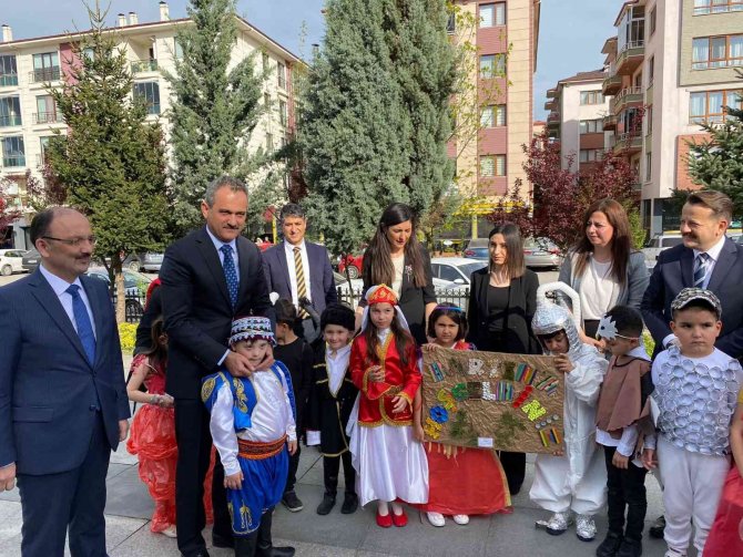 Milli Eğitim Bakanı Özer: "Yarından İtibaren Okullarda Maske Kullanımını Kaldırmış Bulunuyoruz"