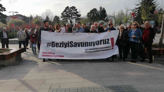 Gezi Davası Eylemine Türk Bayraklı Tepki