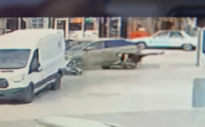 Motosiklet İle Jip Kafa Kafaya Çarpıştı