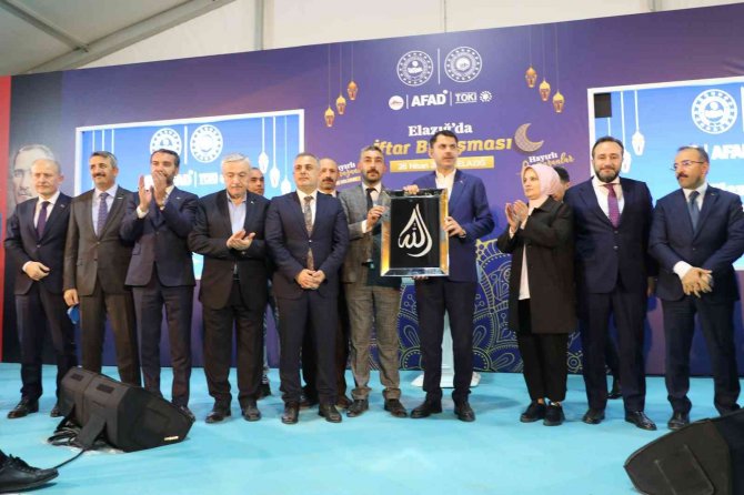 Bakan Murat Kurum: “Liderimiz Recep Tayyip Erdoğan’a Kast Edenlere, Onu Tehdit Edenlere Diyoruz Ki, Milletin İradesine Tehdit Sökmez”