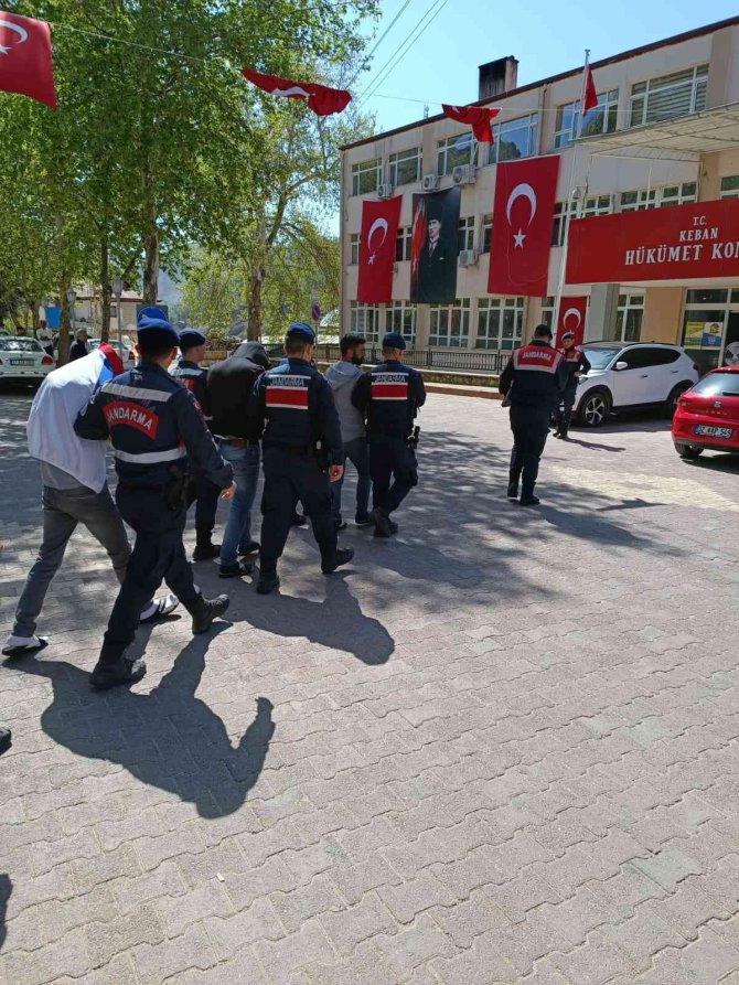 Elazığ’da Hayvan Çiftliğinden Hırsızlık Yapan 4 Şüpheli Yakalandı
