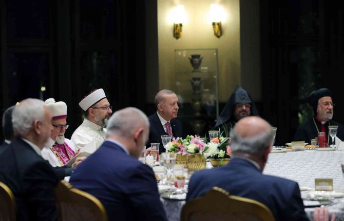 Cumhurbaşkanı Erdoğan Dini Azınlık Temsilcileri İle İftar Yaptı