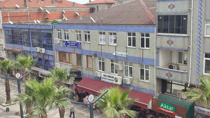 İ̇nternet Hattı Çekmek İstediği Çatıdan Merdiven Boşluğuna Düştü