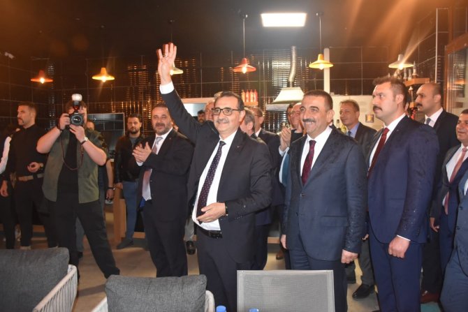 Bakan Dönmez, Siirt’te Gençlerle Buluştu