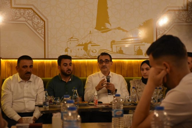 Bakan Dönmez, Siirt’te Gençlerle Buluştu