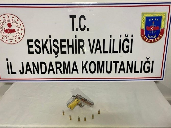 Hırsızlık Şüphelisinin Evinde Ruhsatsız Tabanca Ele Geçirildi